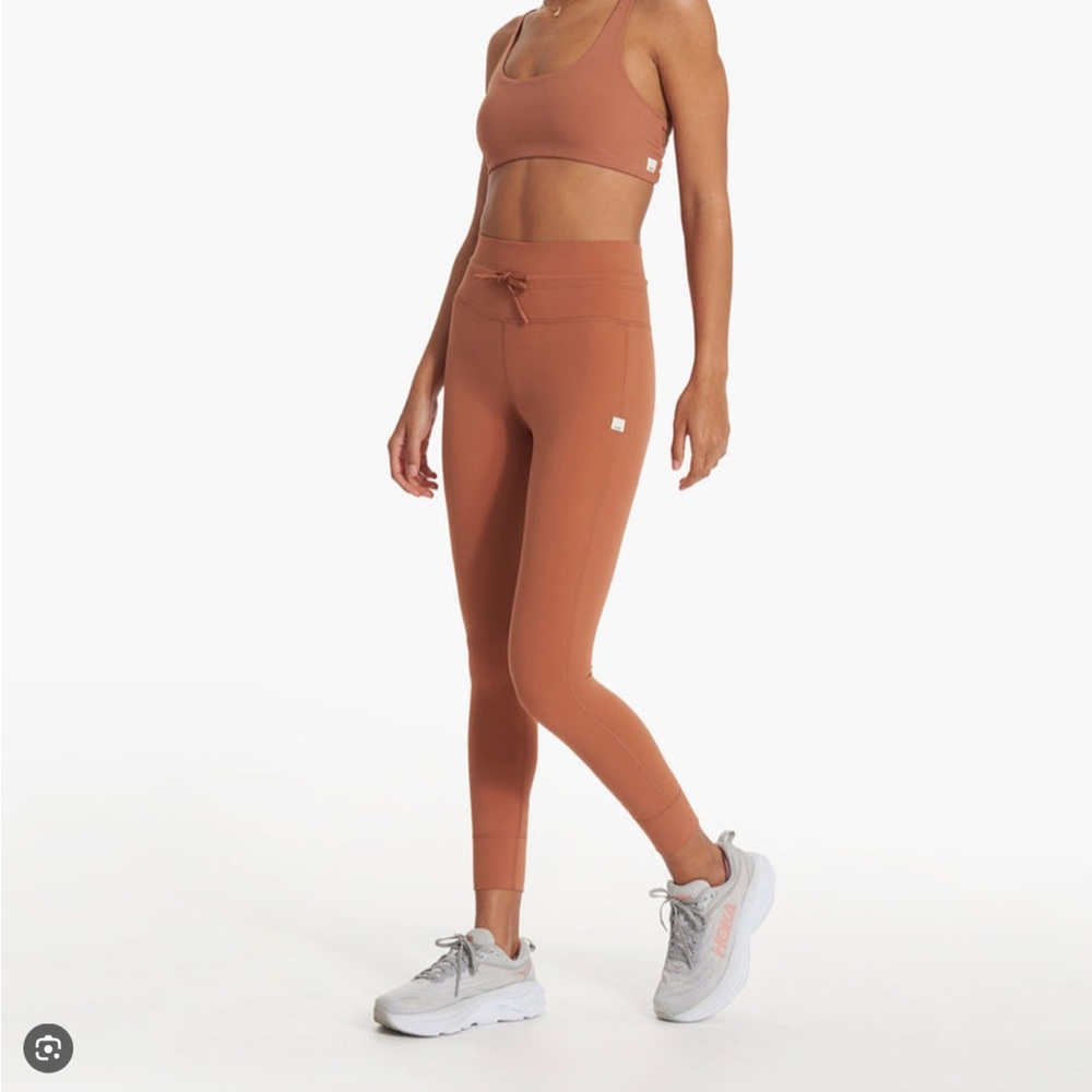 Vuori Daily Leggings in Light Penny size Medium